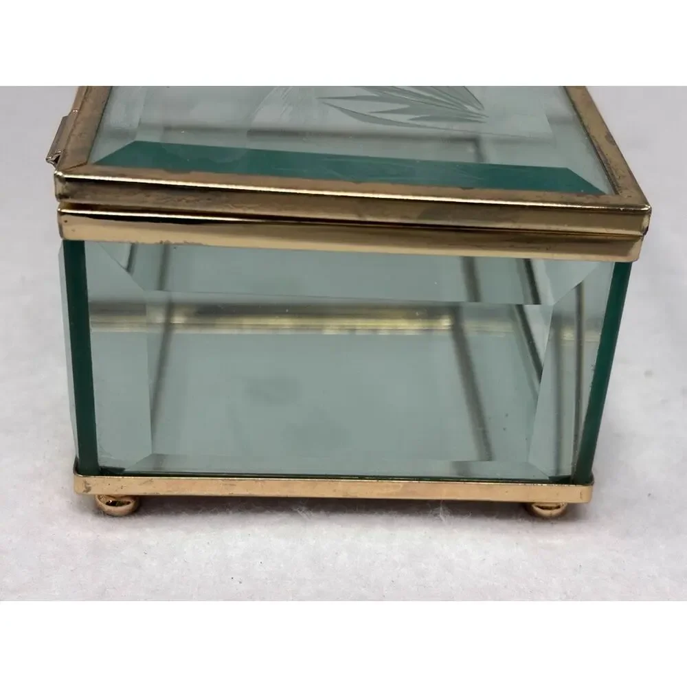 Vtg Curio Case MCM Regency Brass Etched Floral Glass Jewelry‎ Trinket Box